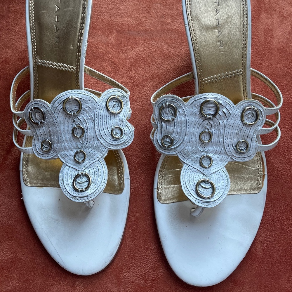 TAHARI White LEATHER PARADISE Strappy SANDALS Size 9M - Picture 11 of 16